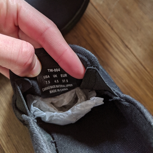 Tanleewa Slides - Picture 3 of 5